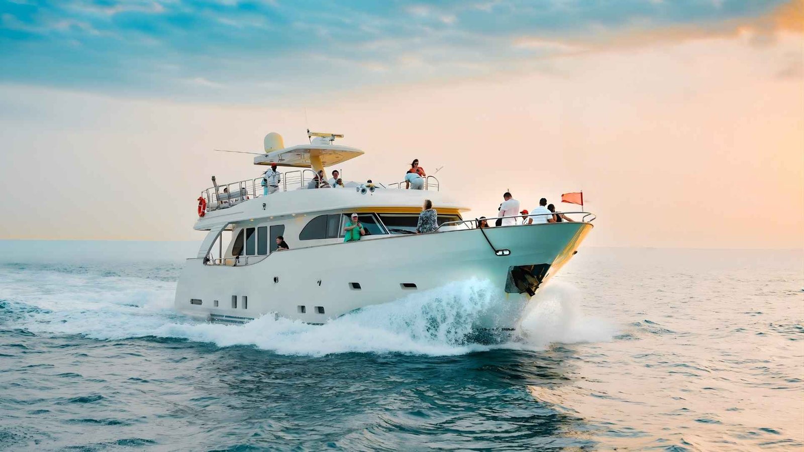 Dubai Marina Yacht Tour with Breakfast or BBQ