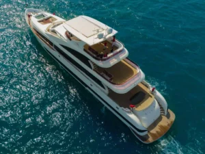 Luxury Sunseeker Superyacht Experience In Dubai With Live DJ & Saxophonist - Image 5